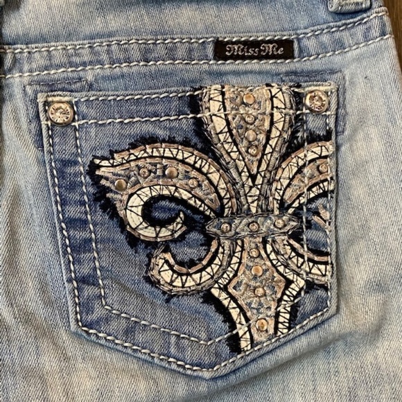 MISS ME Signature Cuffed Capri Bling Pocket Pants - Picture 8 of 10